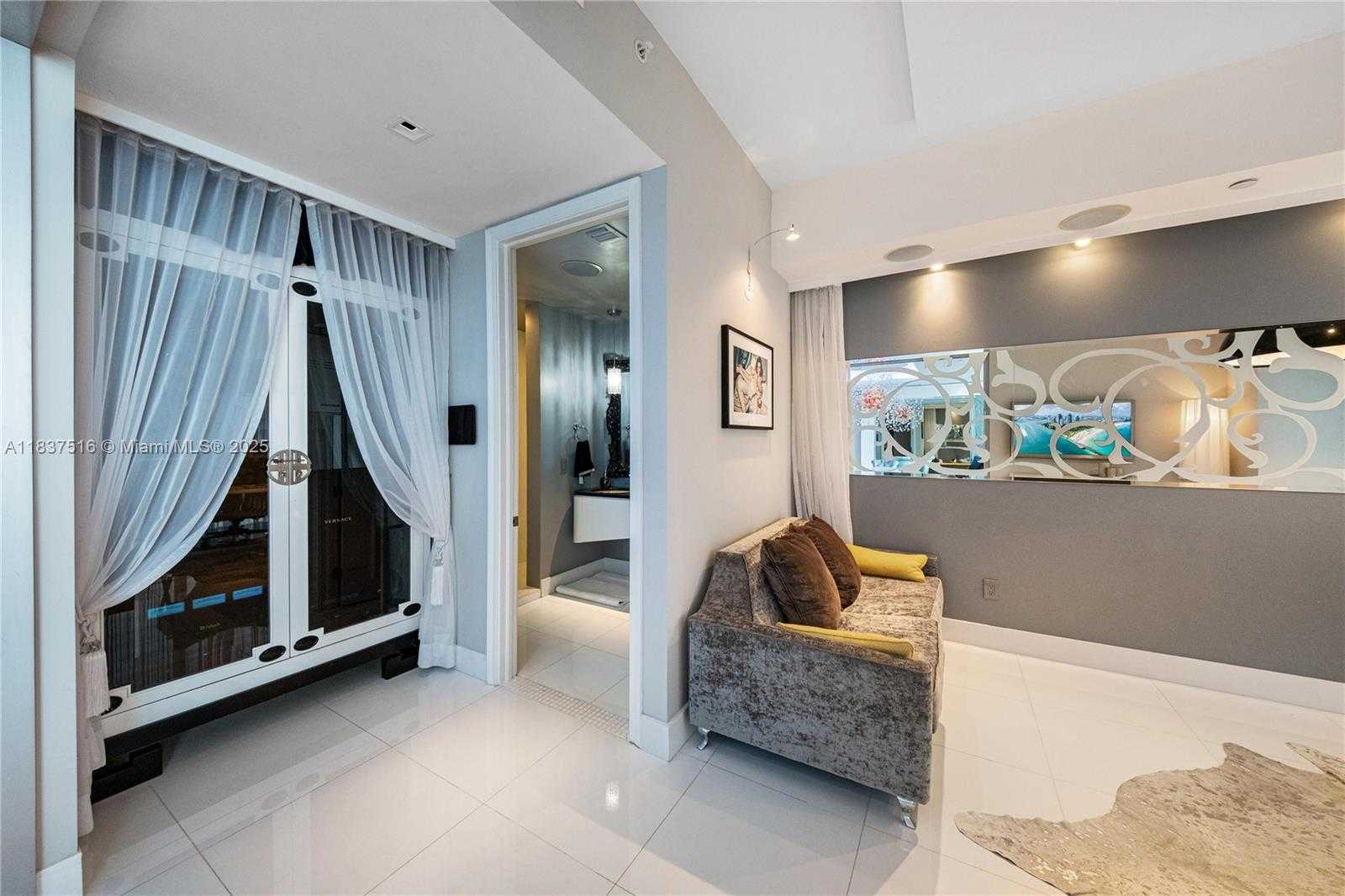 Small Image of 100 SOUTH POINTE DR #3002, Miami Beach Number 29
