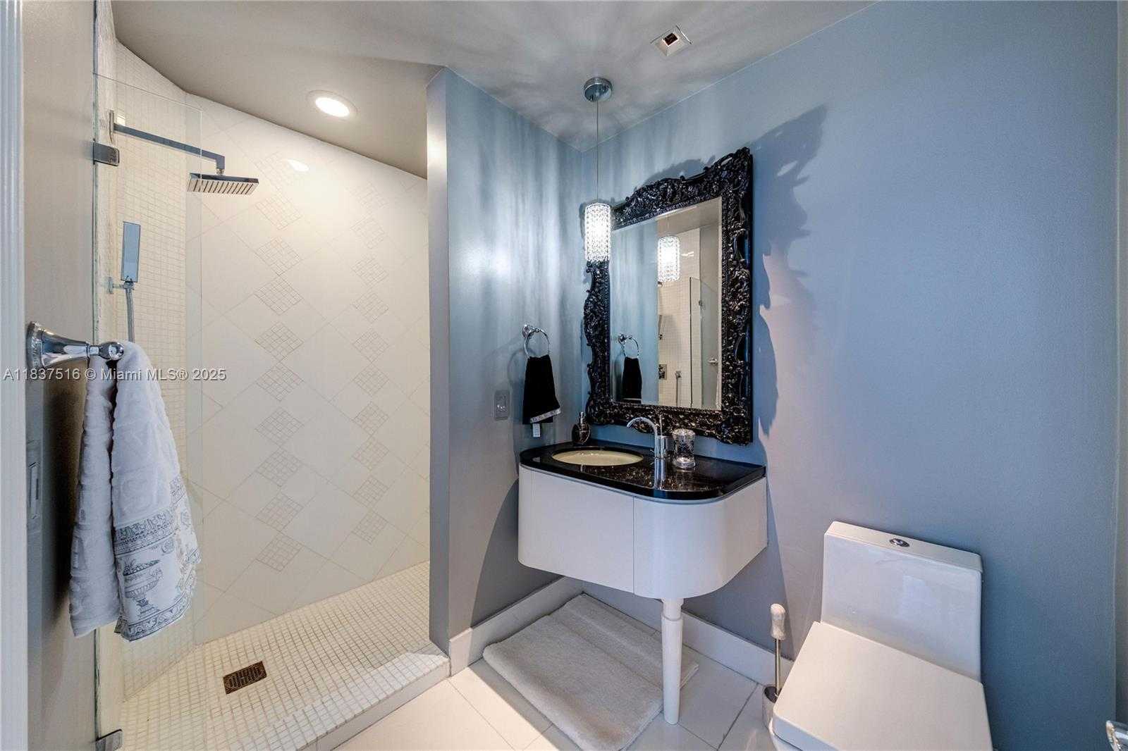 Small Image of 100 SOUTH POINTE DR #3002, Miami Beach Number 31