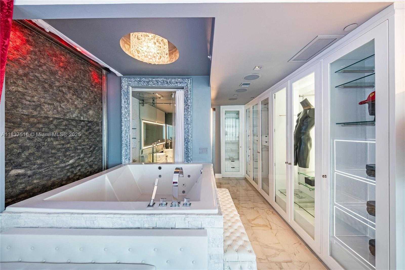 Small Image of 100 SOUTH POINTE DR #3002, Miami Beach Number 35