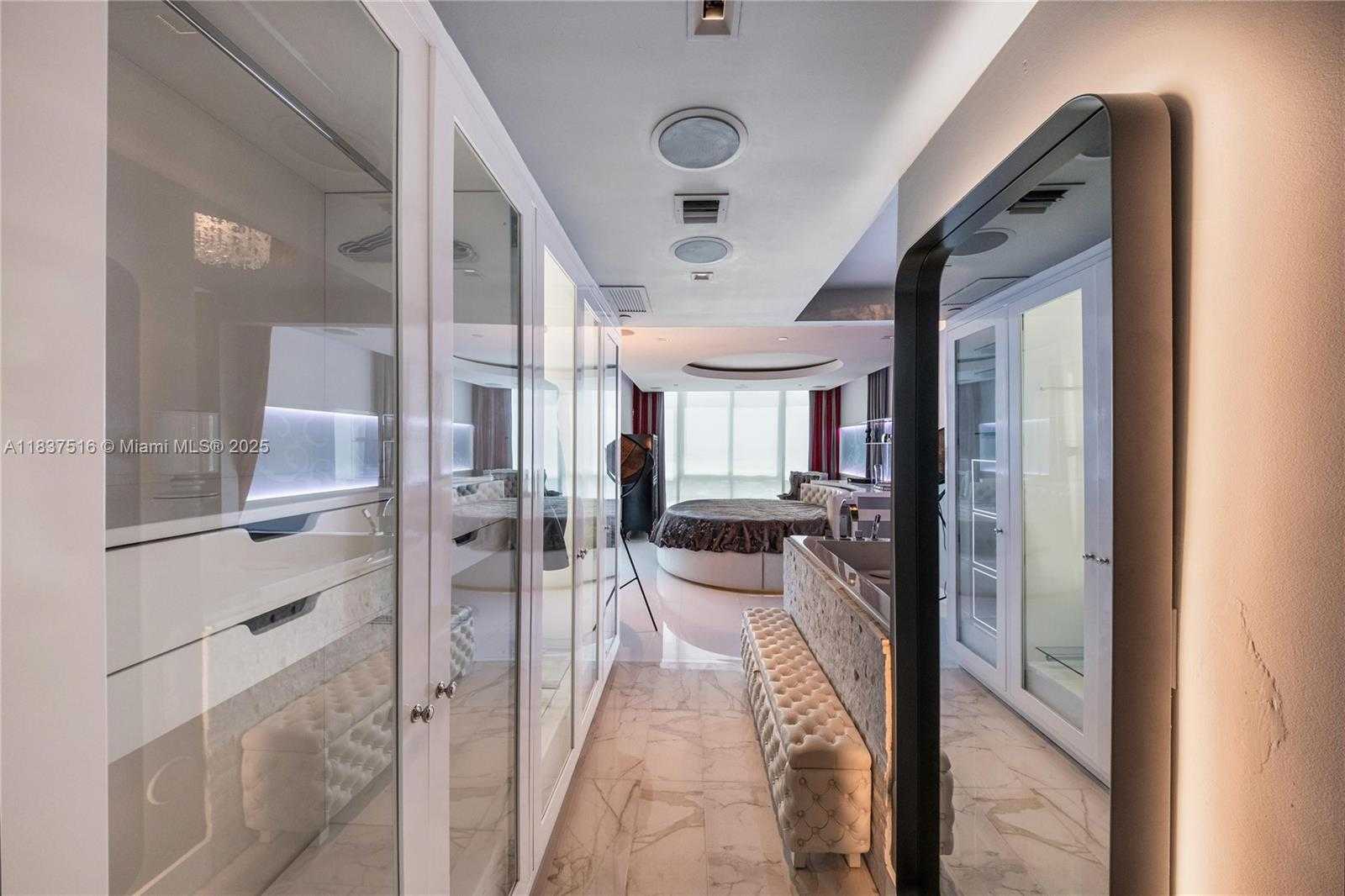 Small Image of 100 SOUTH POINTE DR #3002, Miami Beach Number 36
