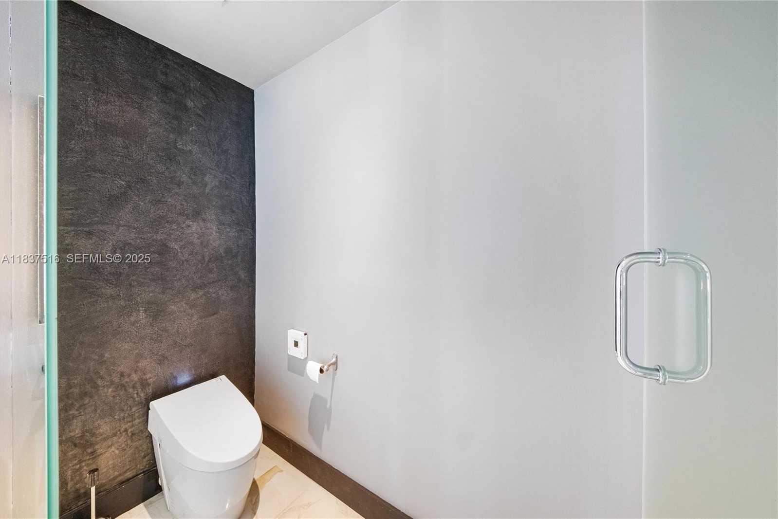 Small Image of 100 SOUTH POINTE DR #3002, Miami Beach Number 40