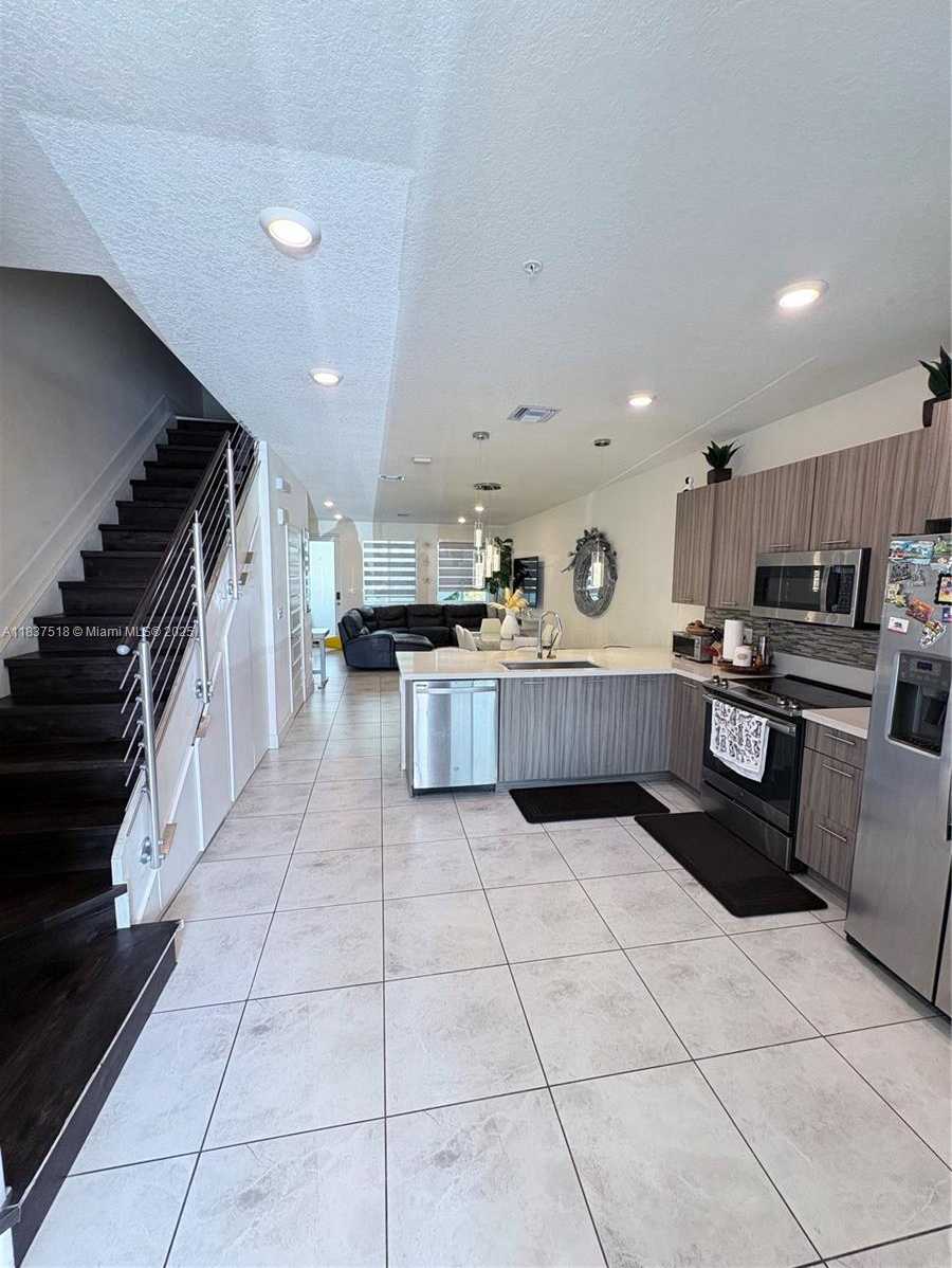 Small Image of 6421 NORTH WEST 102ND PATH #104, Doral Number 9