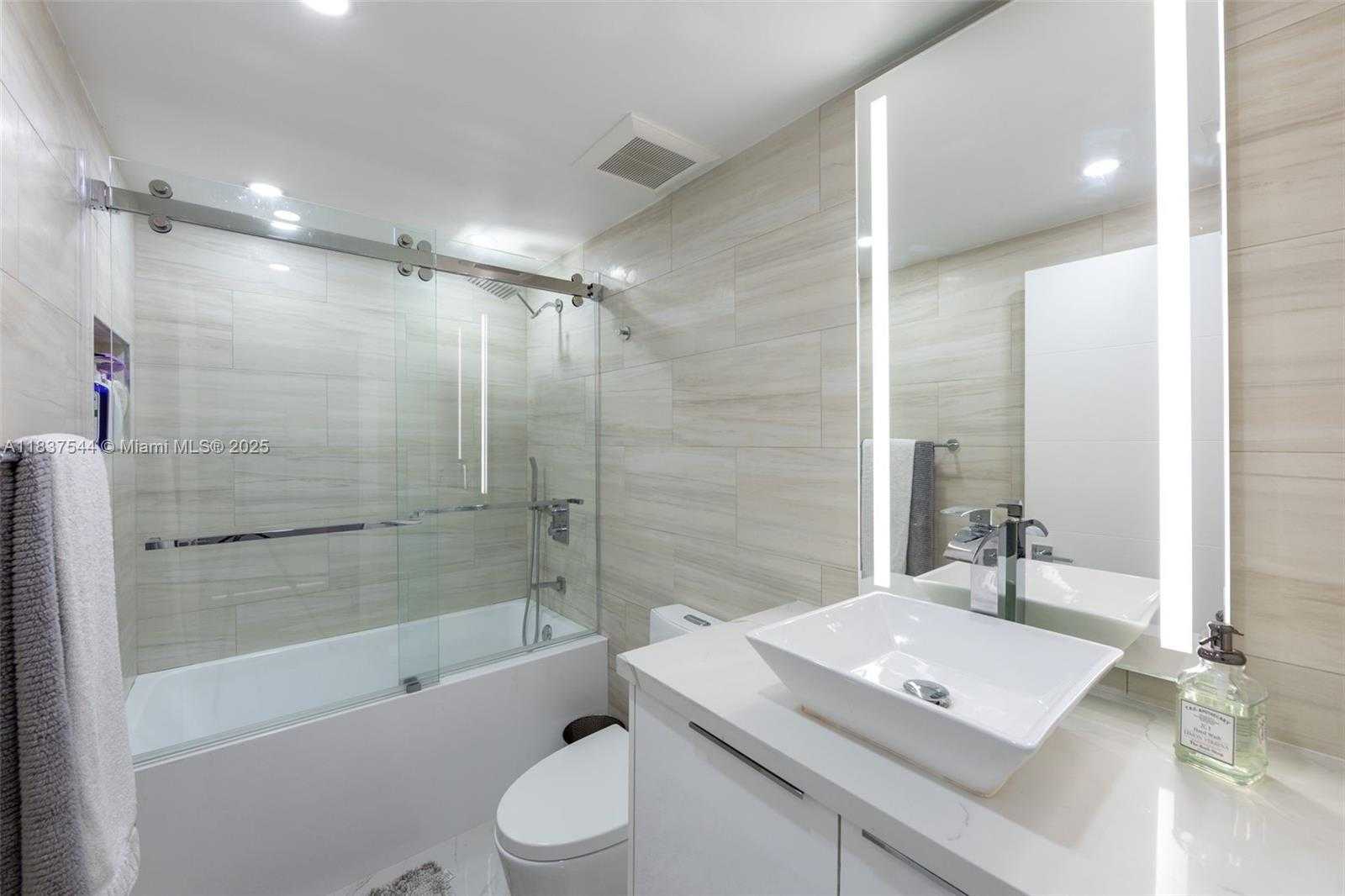 Small Image of 701 BRICKELL KEY BLVD #2011, Miami Number 11