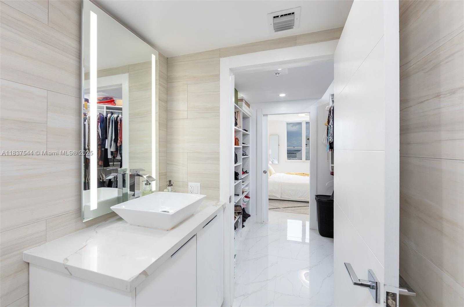 Small Image of 701 BRICKELL KEY BLVD #2011, Miami Number 12