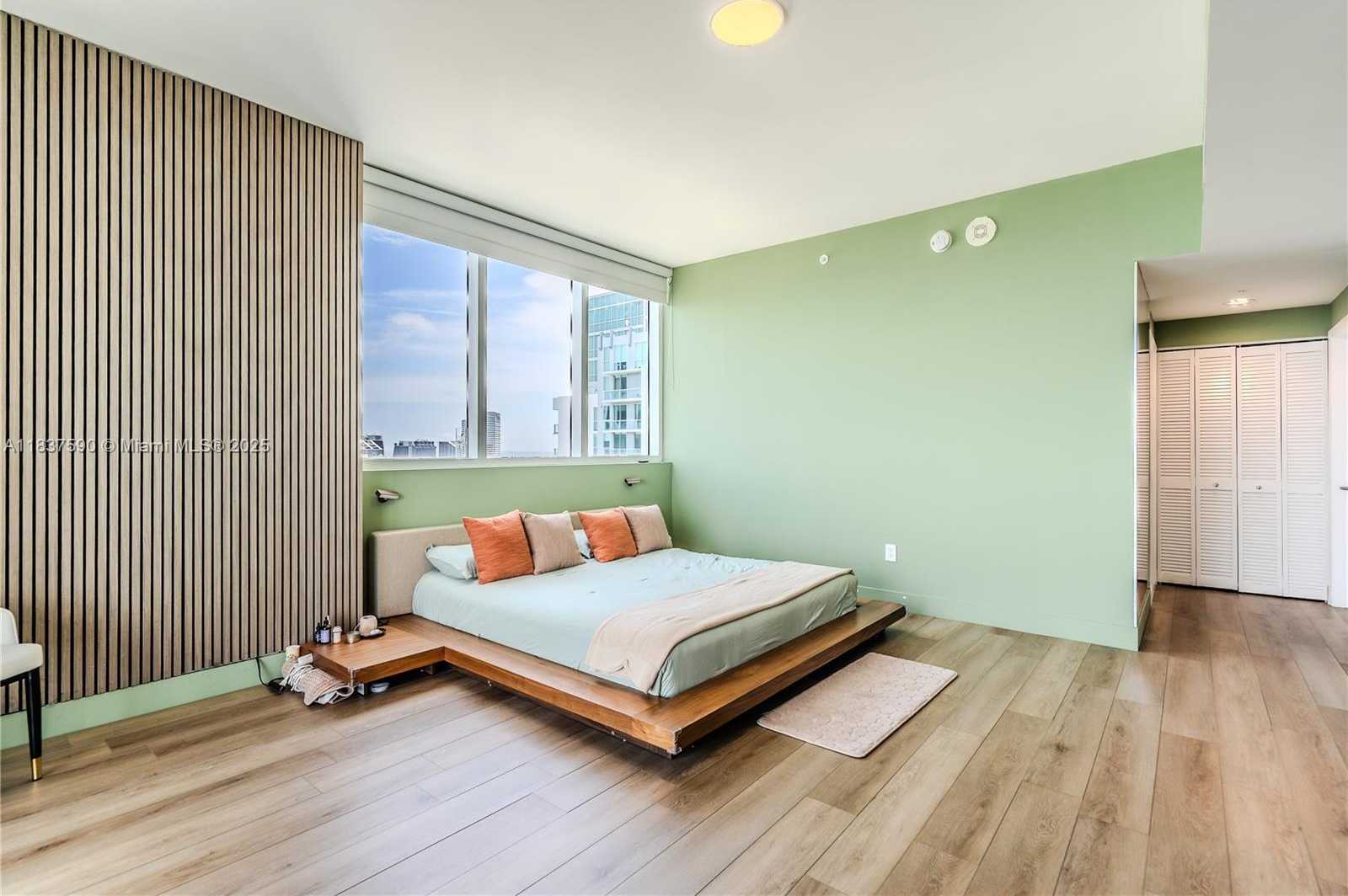 Small Image of 244 BISCAYNE BLVD #4803, Miami Number 12