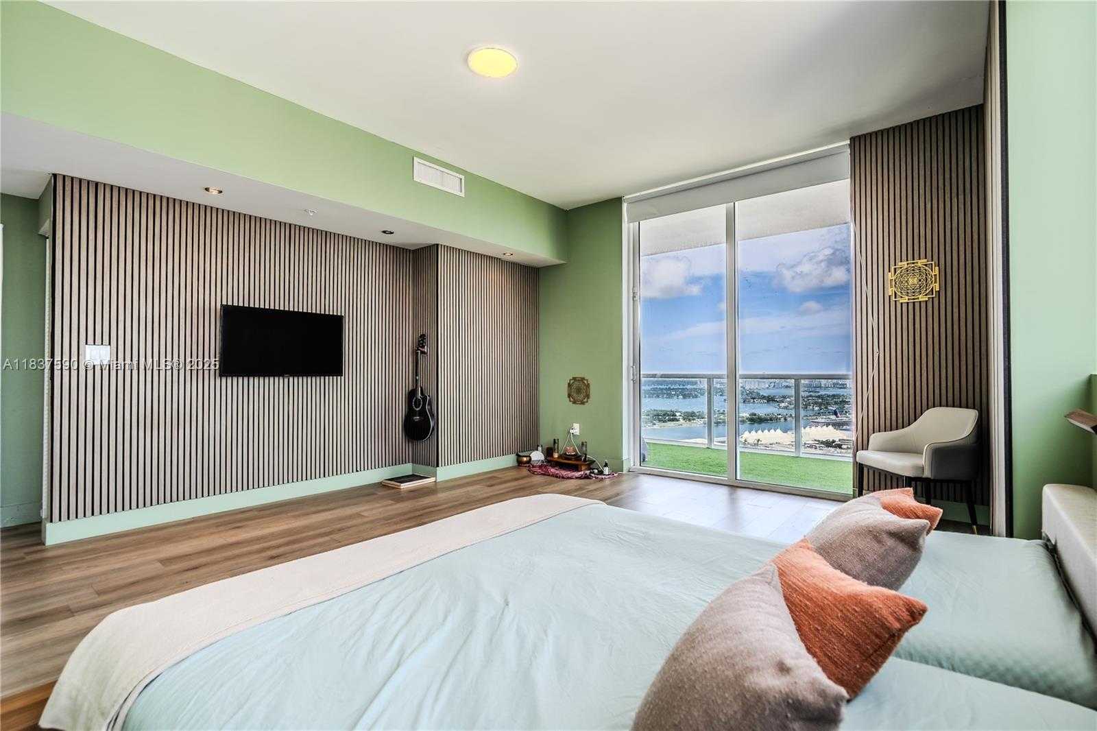 Small Image of 244 BISCAYNE BLVD #4803, Miami Number 14