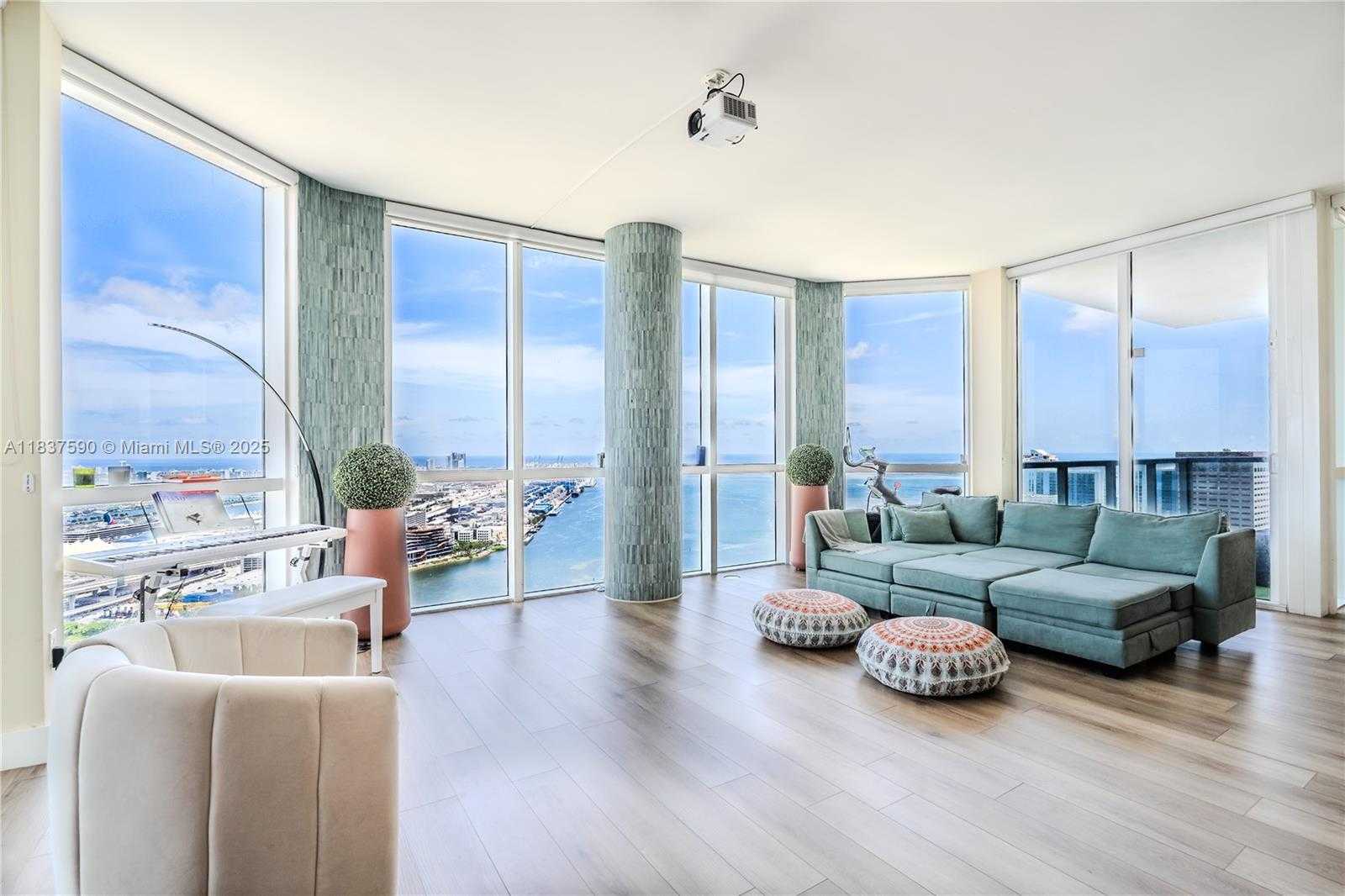 Small Image of 244 BISCAYNE BLVD #4803, Miami Number 2