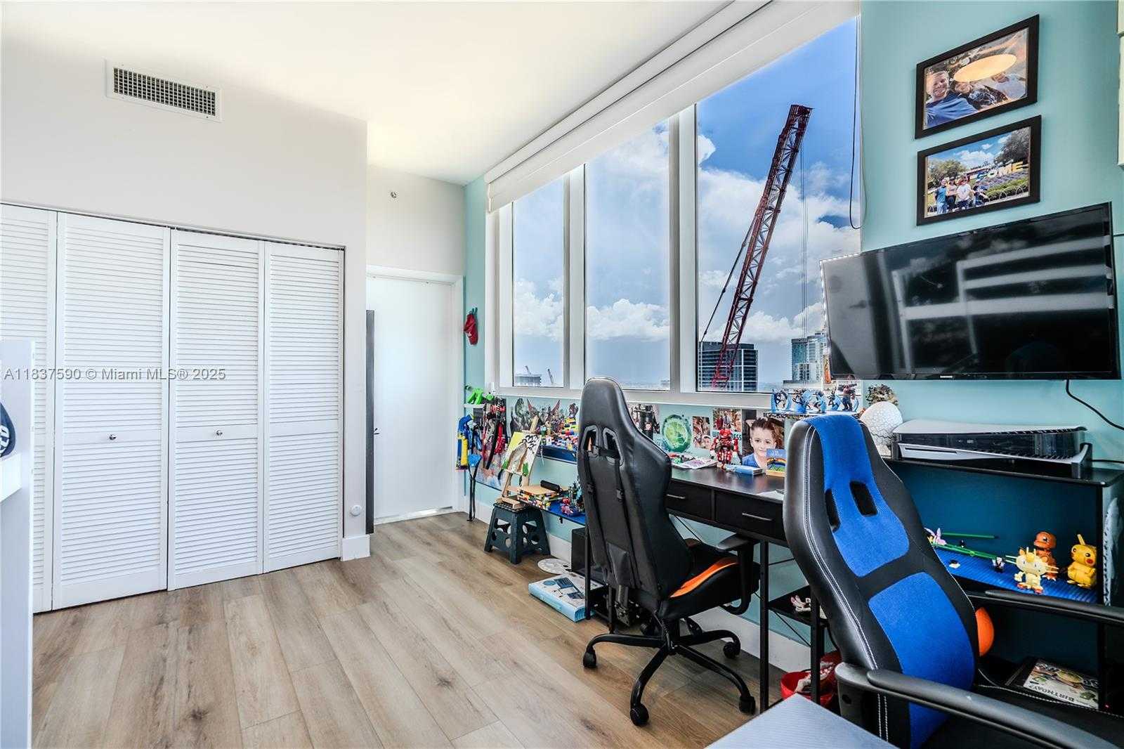Small Image of 244 BISCAYNE BLVD #4803, Miami Number 23