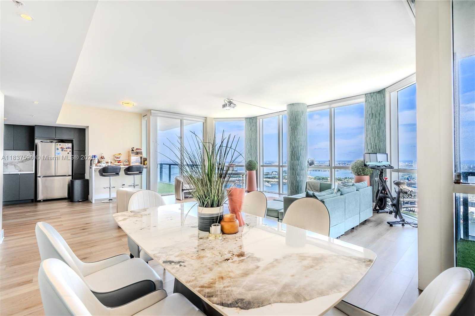 Small Image of 244 BISCAYNE BLVD #4803, Miami Number 3