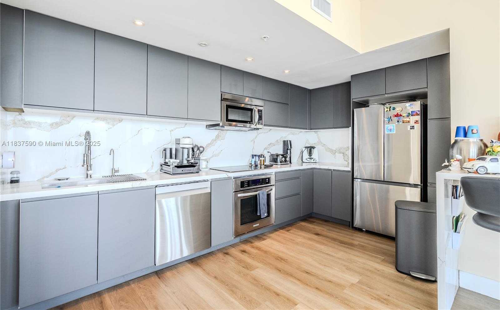 Small Image of 244 BISCAYNE BLVD #4803, Miami Number 9