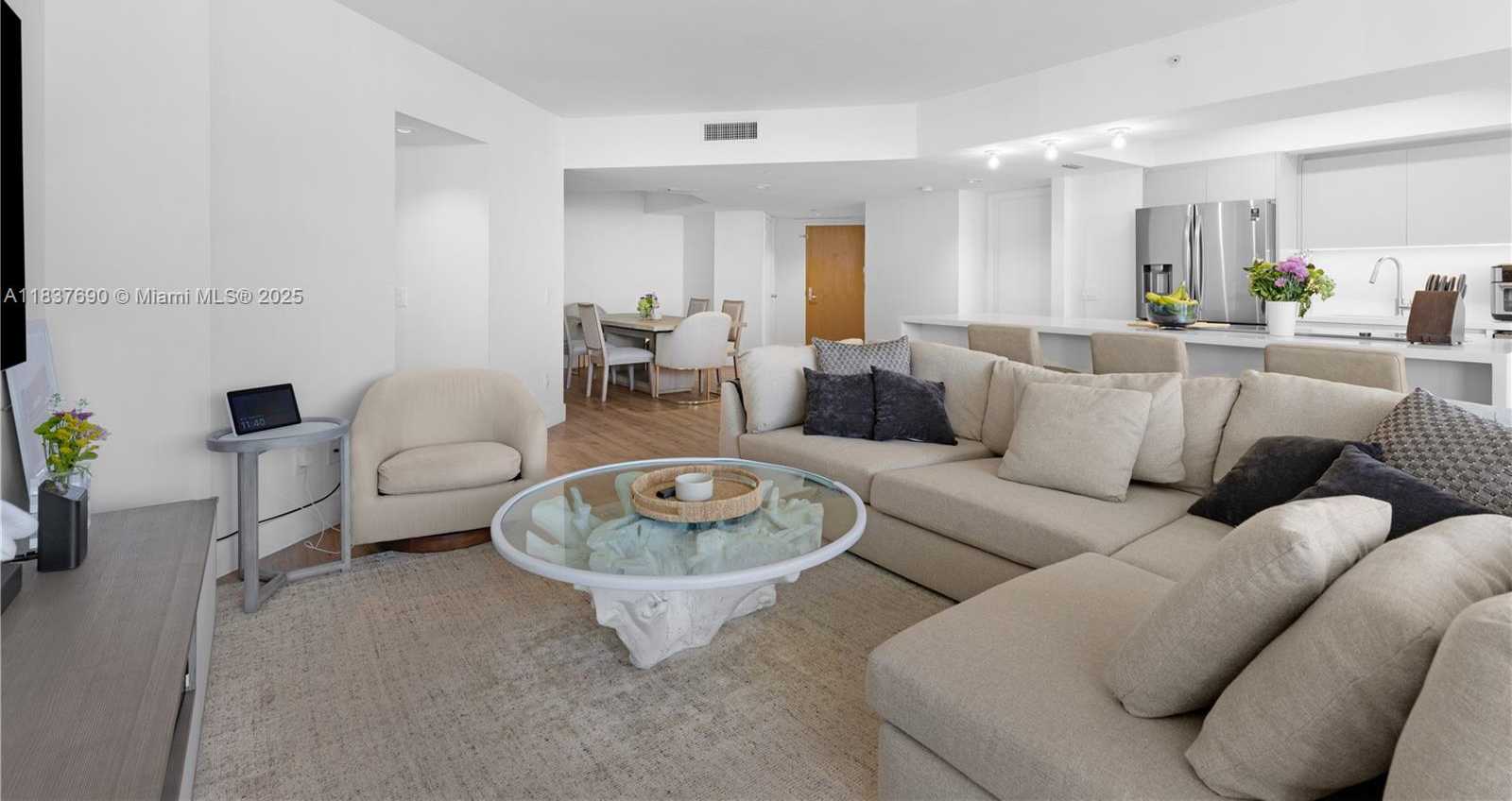 Small Image of 21055 YACHT CLUB DR #2203, Aventura Number 11