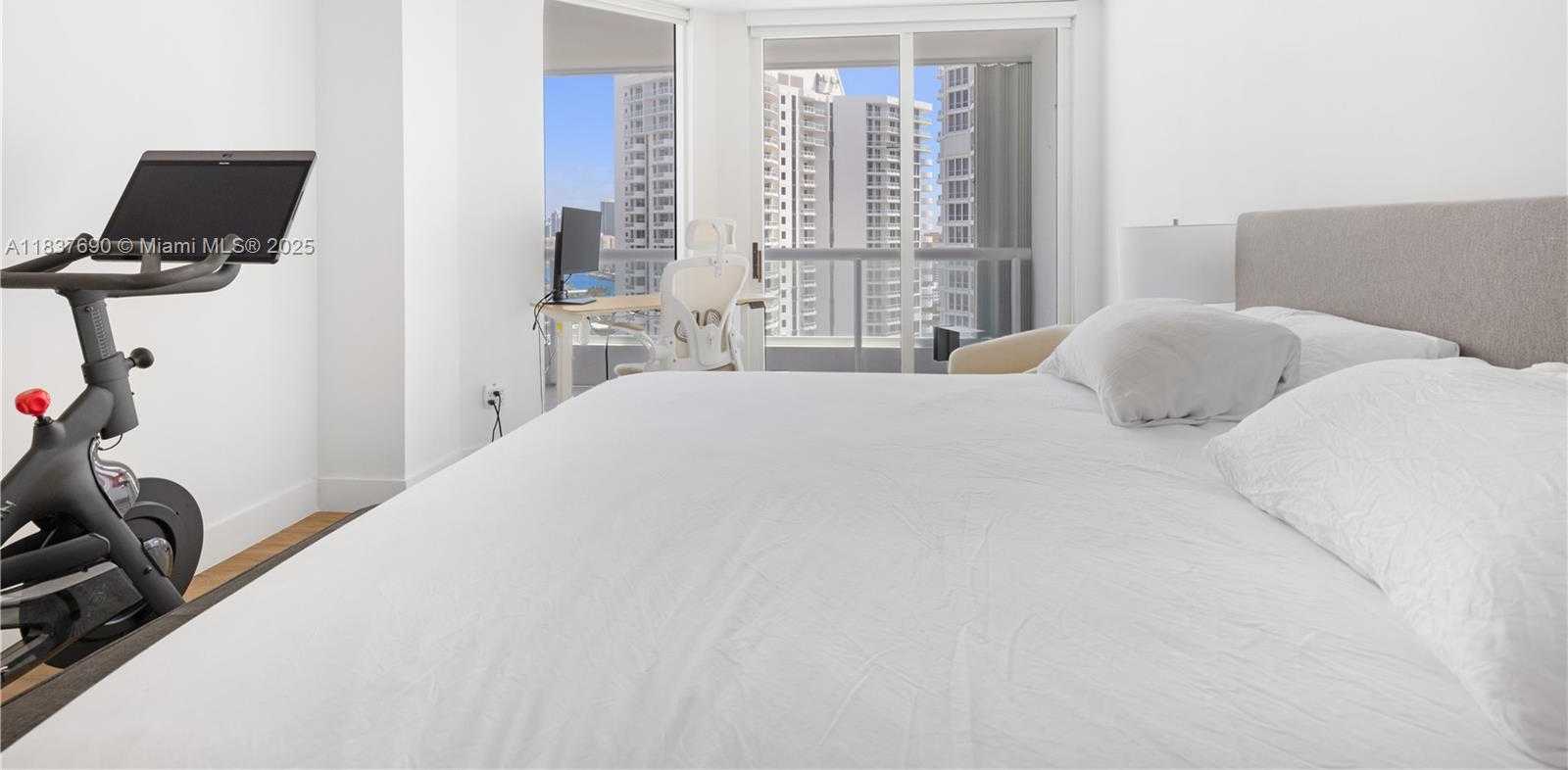 Small Image of 21055 YACHT CLUB DR #2203, Aventura Number 22