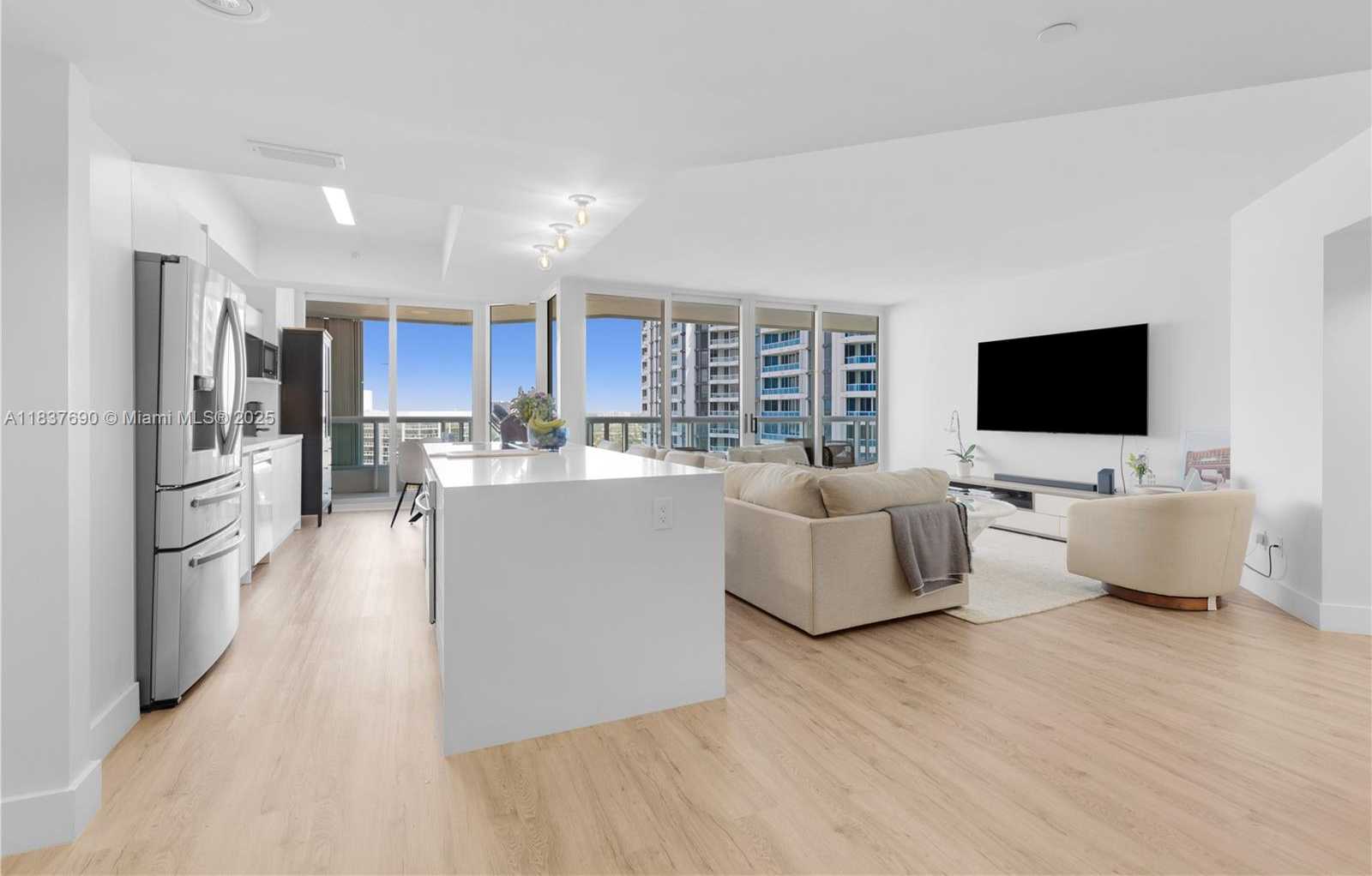Small Image of 21055 YACHT CLUB DR #2203, Aventura Number 3