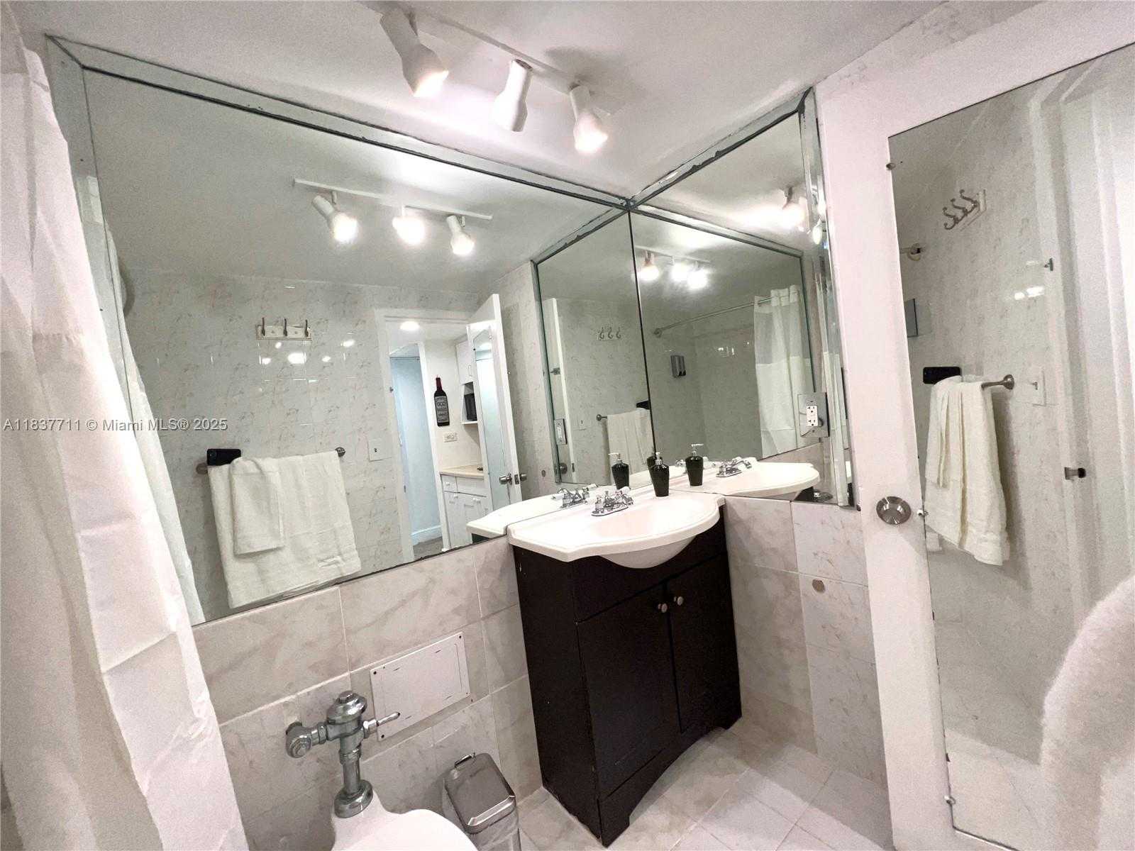 Small Image of 5445 COLLINS AVE #1515, Miami Beach Number 15