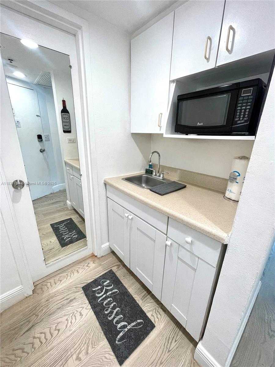 Small Image of 5445 COLLINS AVE #1515, Miami Beach Number 17