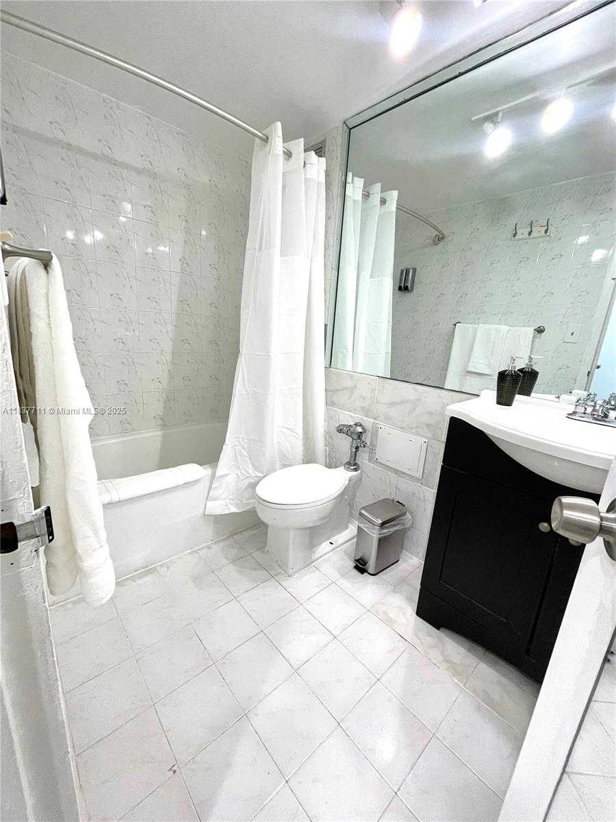 Small Image of 5445 COLLINS AVE #1515, Miami Beach Number 18