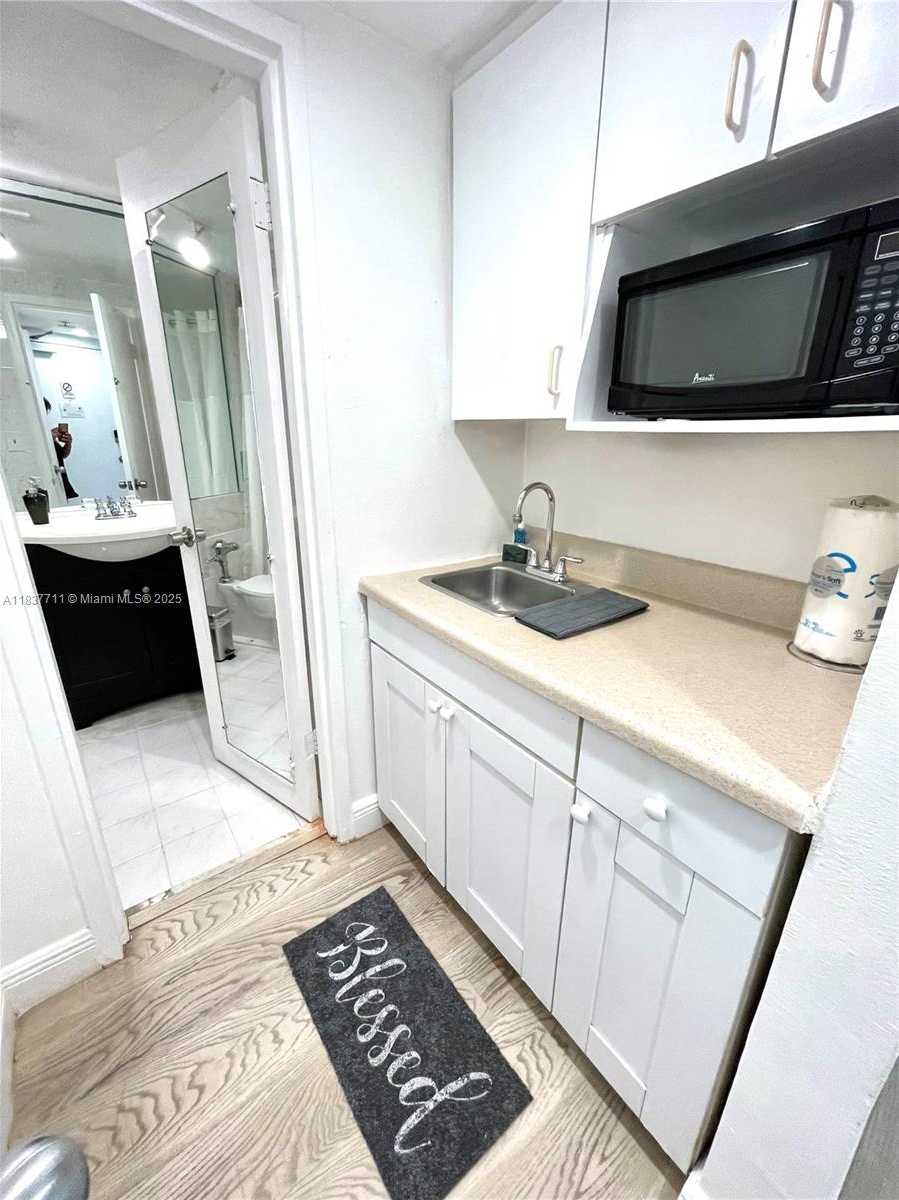 Small Image of 5445 COLLINS AVE #1515, Miami Beach Number 19