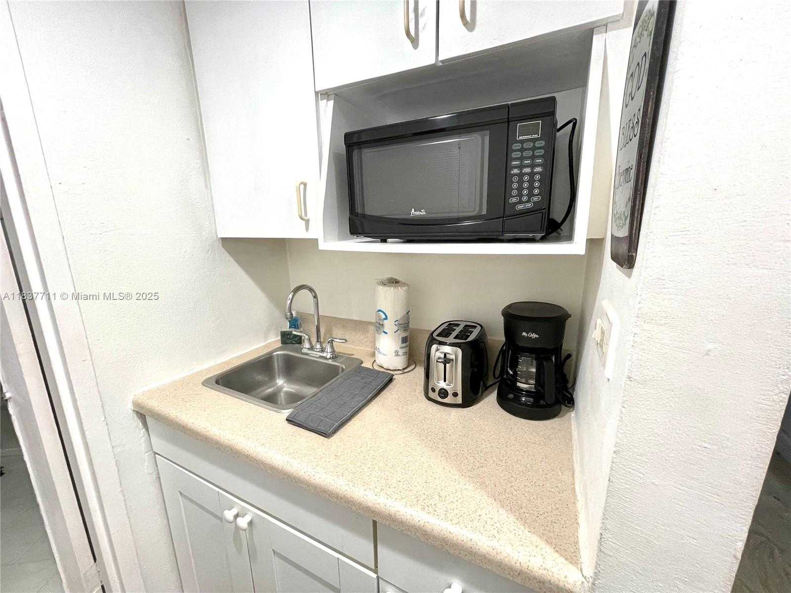 Small Image of 5445 COLLINS AVE #1515, Miami Beach Number 35