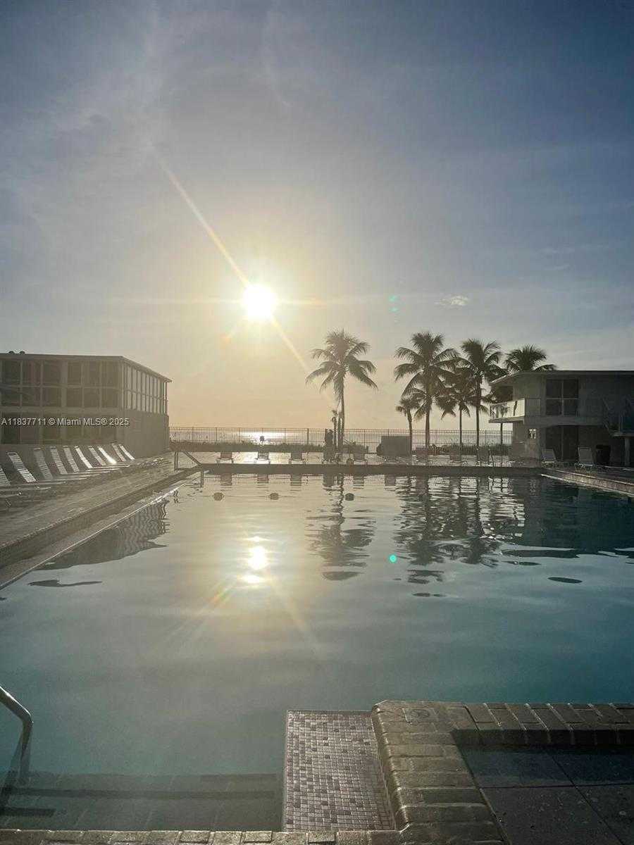 Small Image of 5445 COLLINS AVE #1515, Miami Beach Number 43