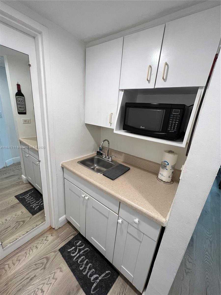 Small Image of 5445 COLLINS AVE #1515, Miami Beach Number 9