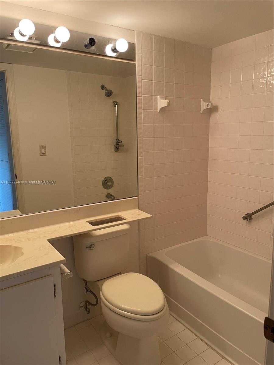 Small Image of 7152 SOUTH DEVON DR #304, Tamarac Number 11