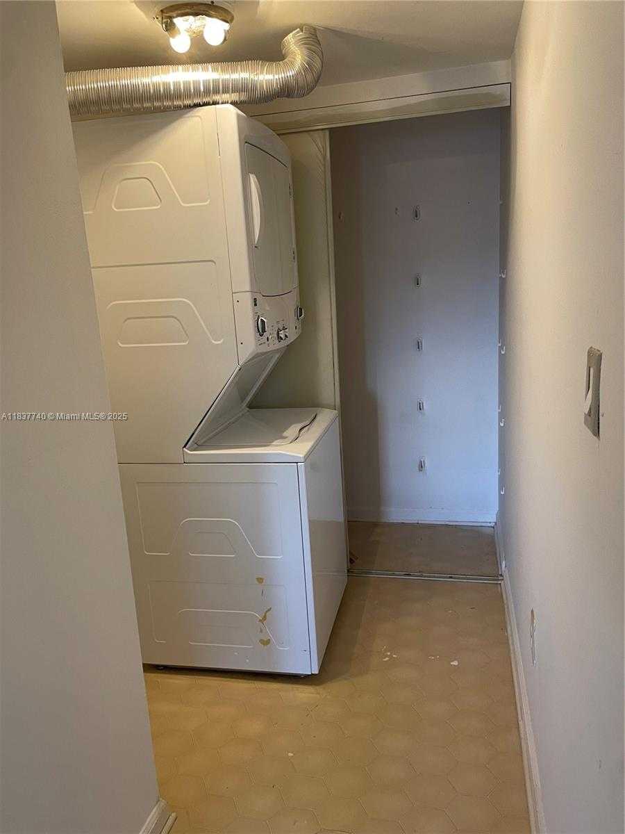 Small Image of 7152 SOUTH DEVON DR #304, Tamarac Number 13