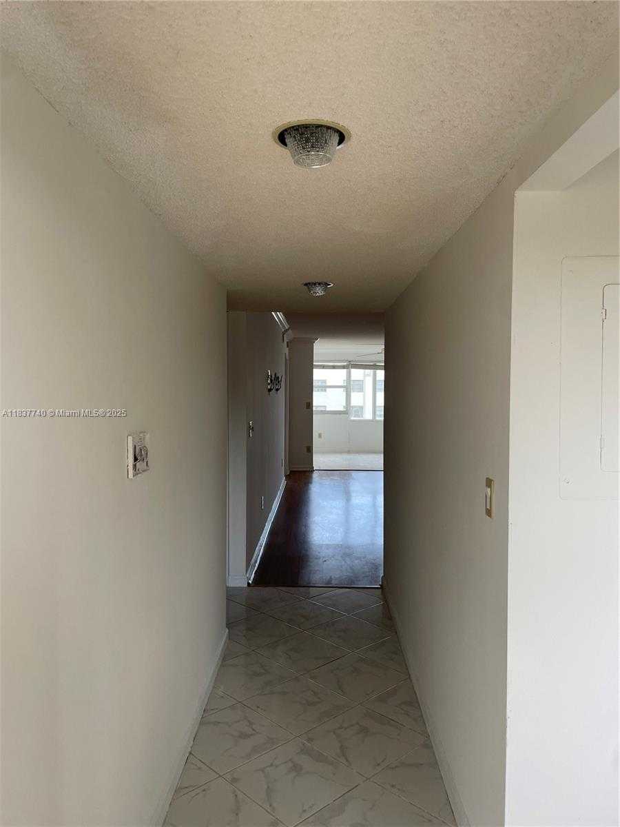 Small Image of 7152 SOUTH DEVON DR #304, Tamarac Number 2