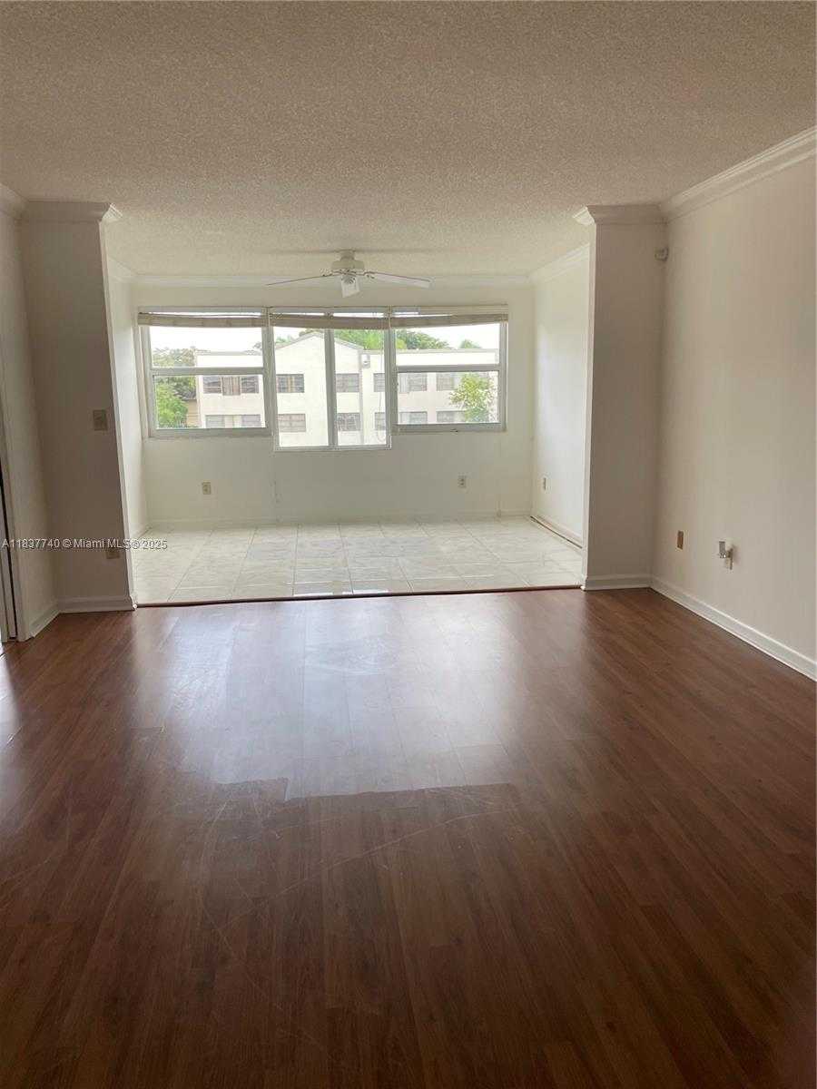 Small Image of 7152 SOUTH DEVON DR #304, Tamarac Number 6