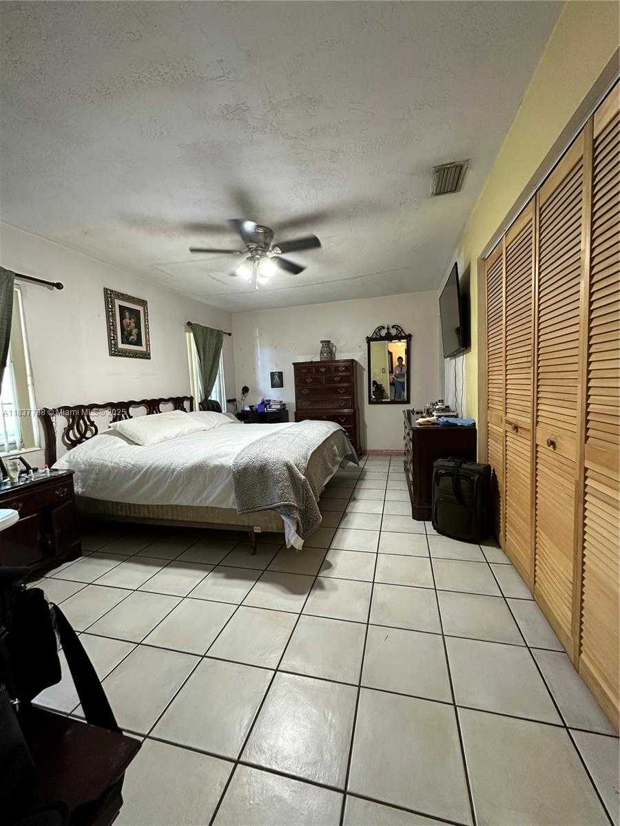 Small Image of 12012 SOUTH WEST 110TH ST CIR N, Miami Number 10