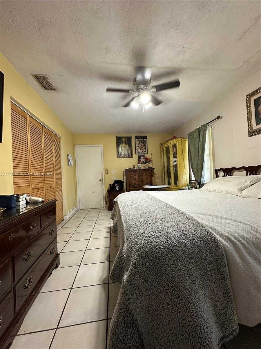 Small Image of 12012 SOUTH WEST 110TH ST CIR N, Miami Number 11