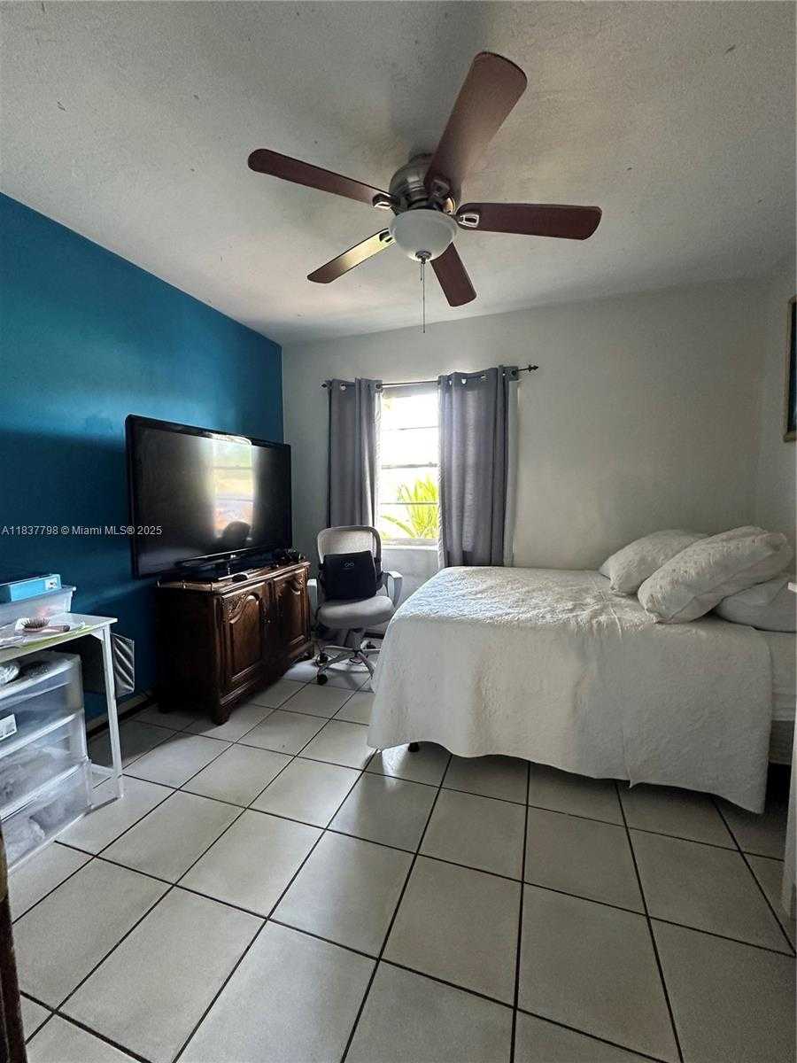 Small Image of 12012 SOUTH WEST 110TH ST CIR N, Miami Number 13