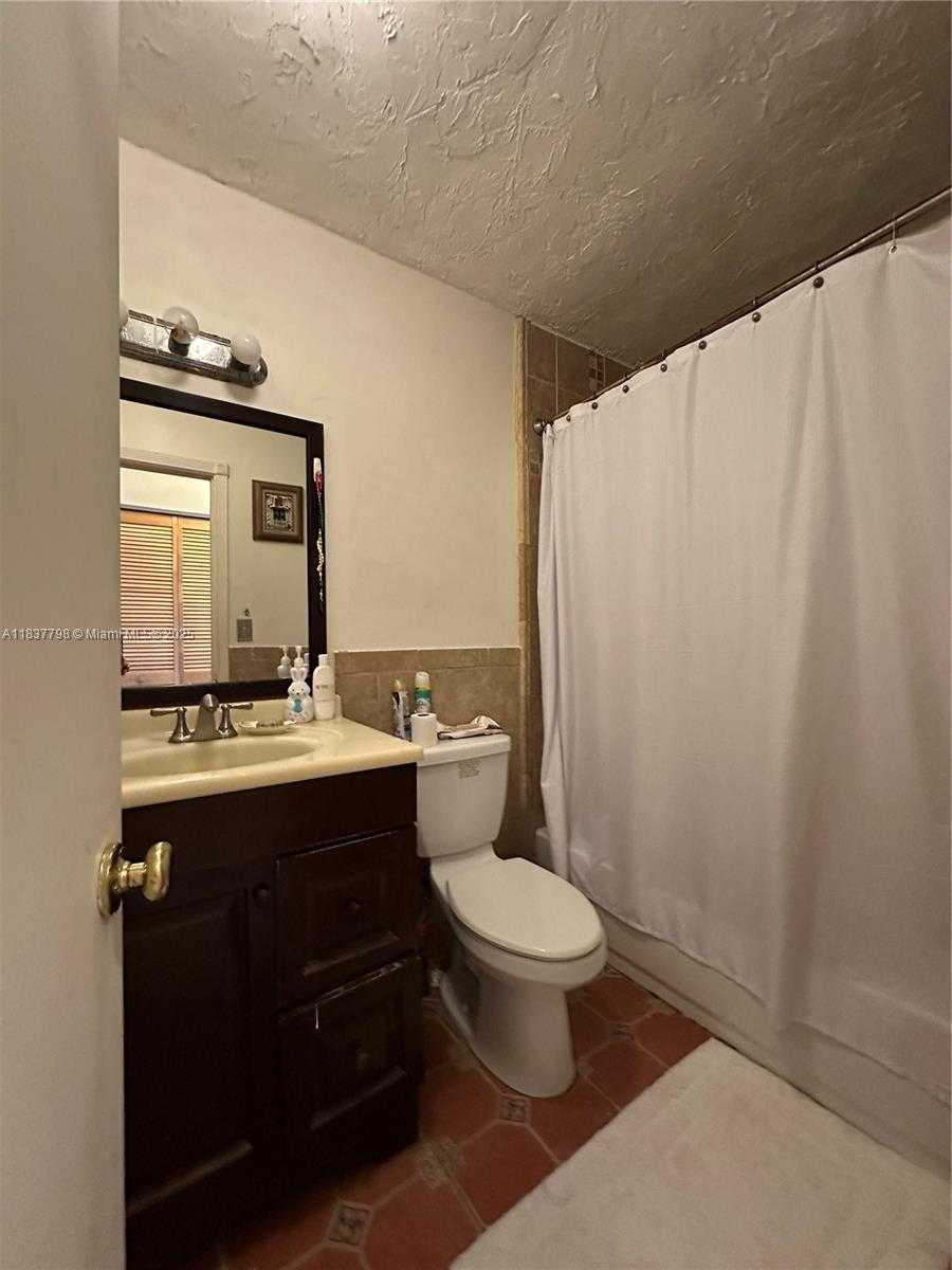 Small Image of 12012 SOUTH WEST 110TH ST CIR N, Miami Number 14