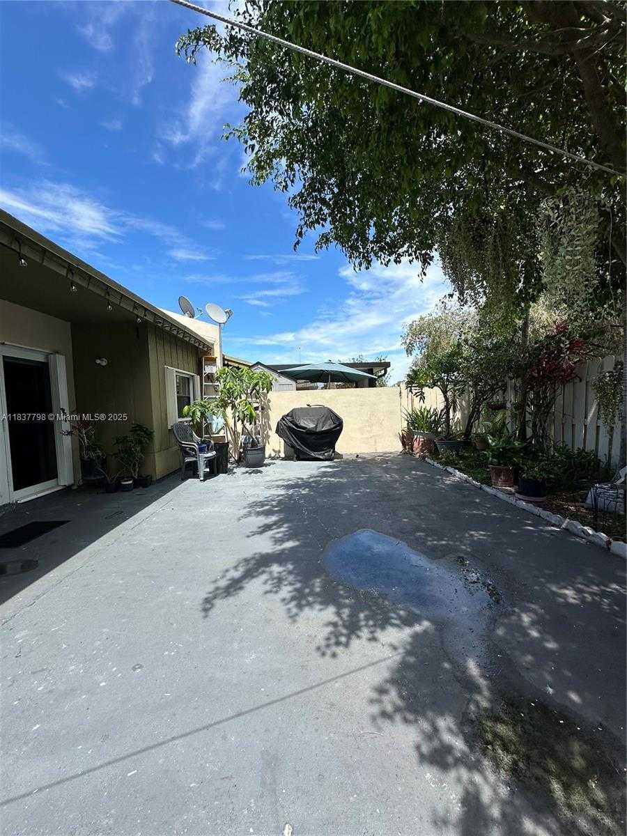 Small Image of 12012 SOUTH WEST 110TH ST CIR N, Miami Number 15