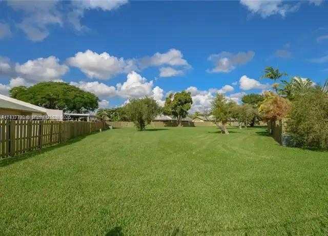 Small Image of 12012 SOUTH WEST 110TH ST CIR N, Miami Number 17