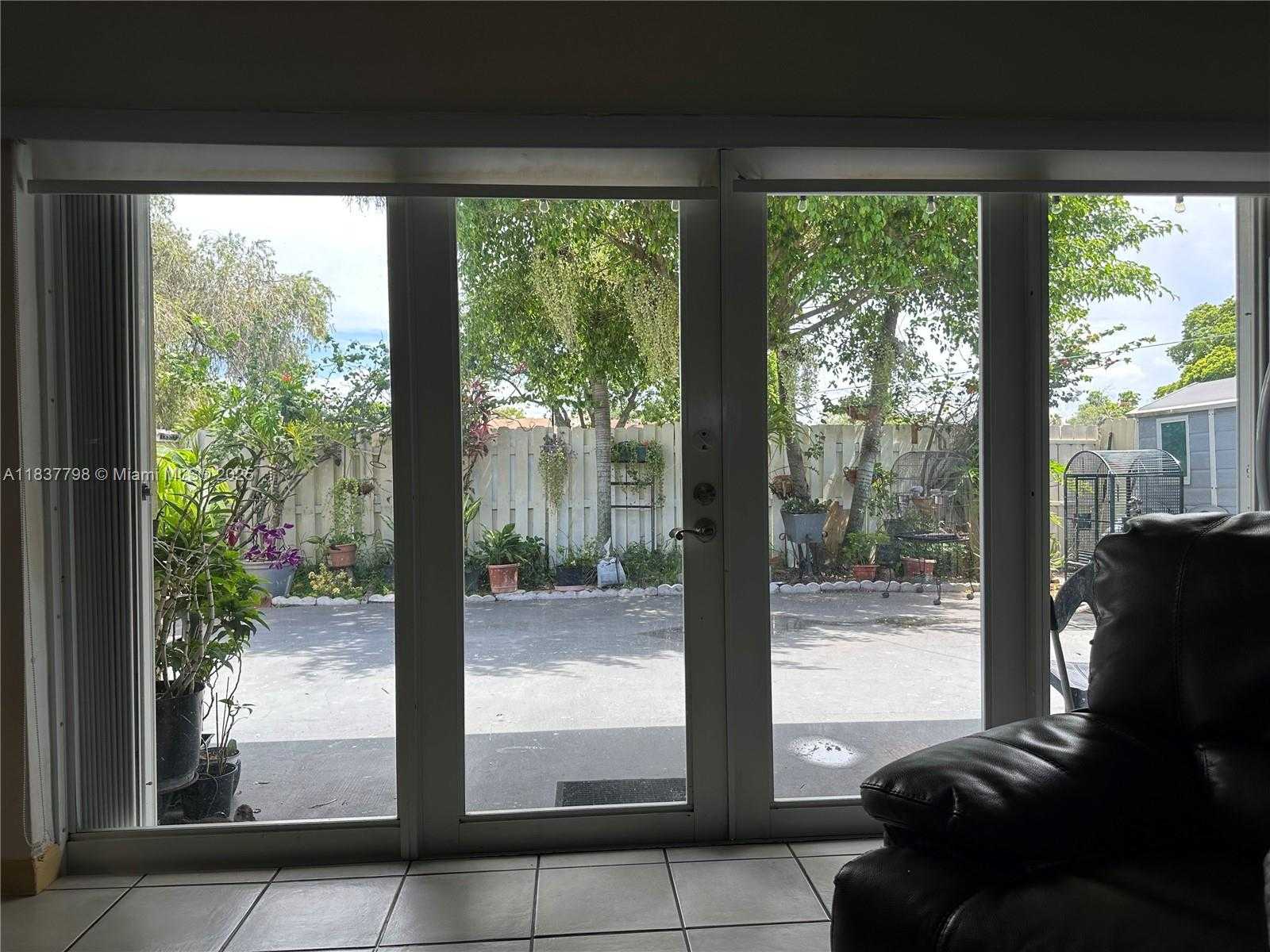 Small Image of 12012 SOUTH WEST 110TH ST CIR N, Miami Number 5