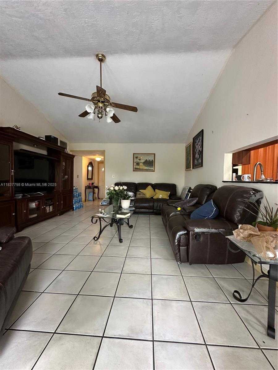 Small Image of 12012 SOUTH WEST 110TH ST CIR N, Miami Number 6