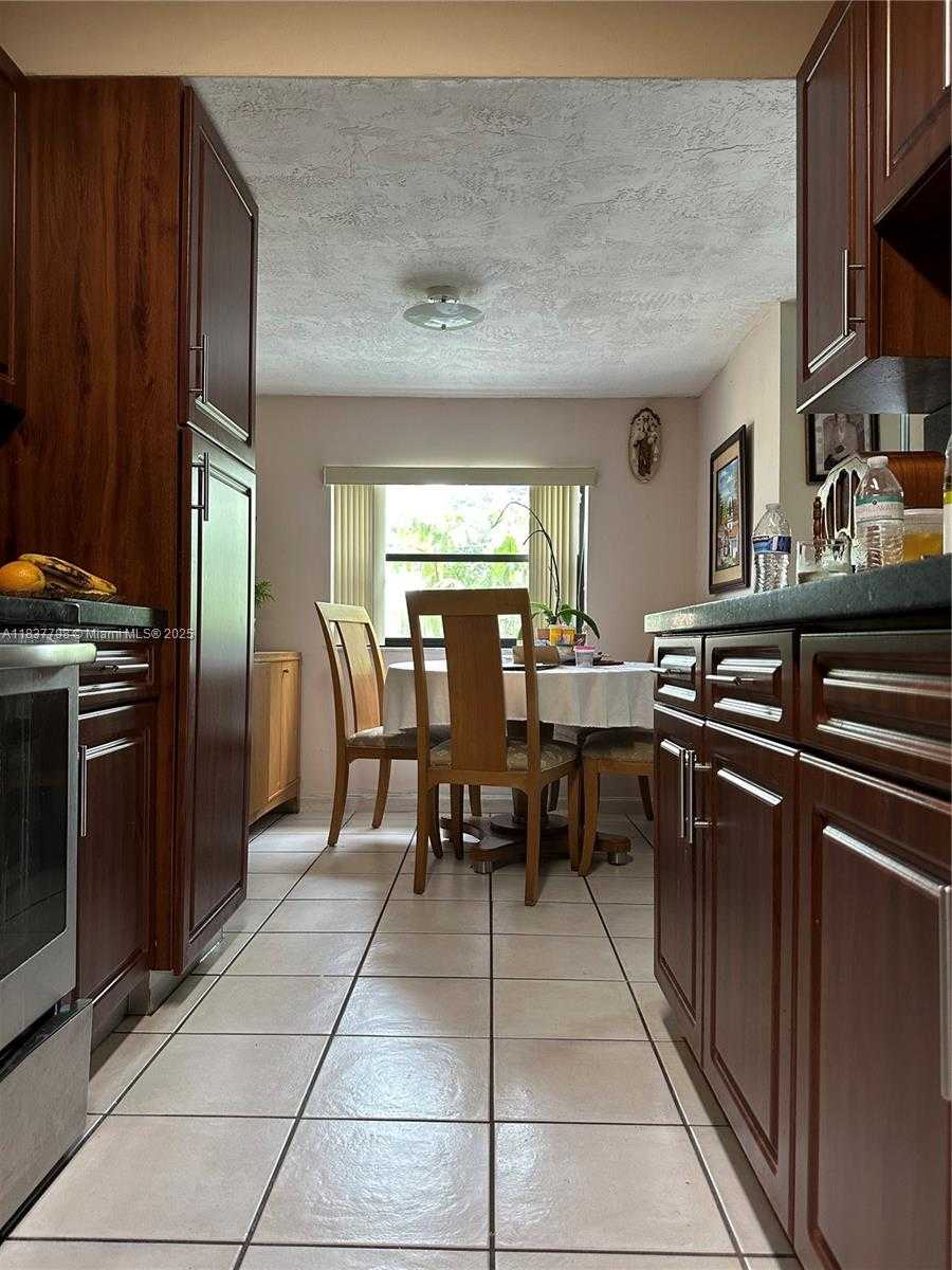 Small Image of 12012 SOUTH WEST 110TH ST CIR N, Miami Number 7