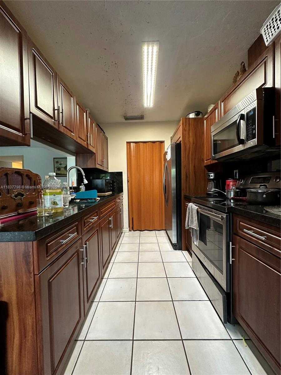 Small Image of 12012 SOUTH WEST 110TH ST CIR N, Miami Number 8