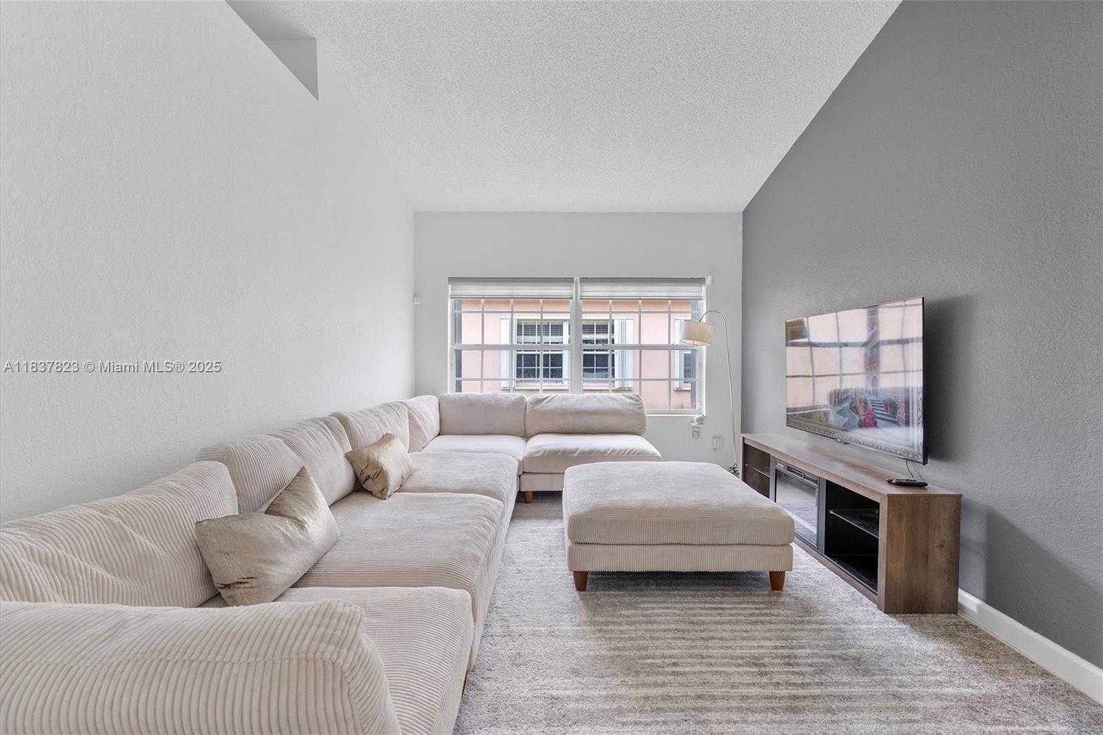 Small Image of 10273 SOUTH WEST 162ND CT, Miami Number 2