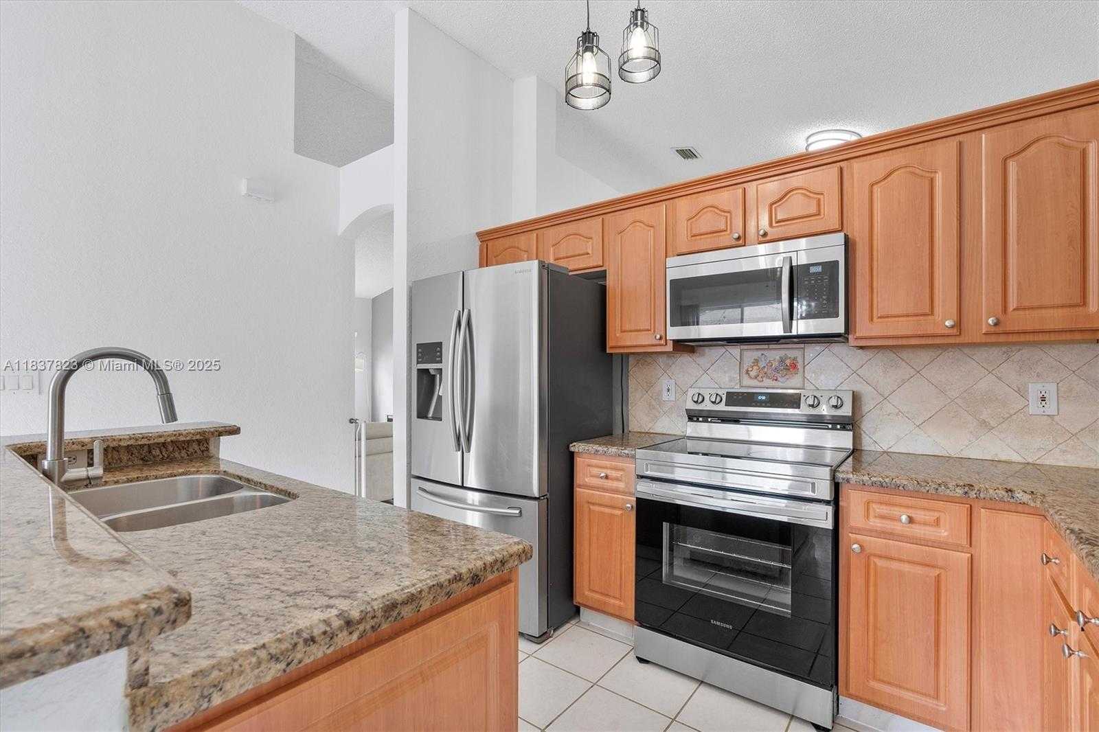 Small Image of 10273 SOUTH WEST 162ND CT, Miami Number 3