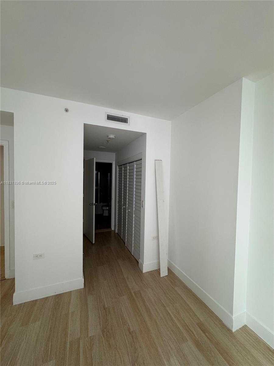 Small Image of 801 BRICKELL KEY BLVD #1005, Miami Number 11
