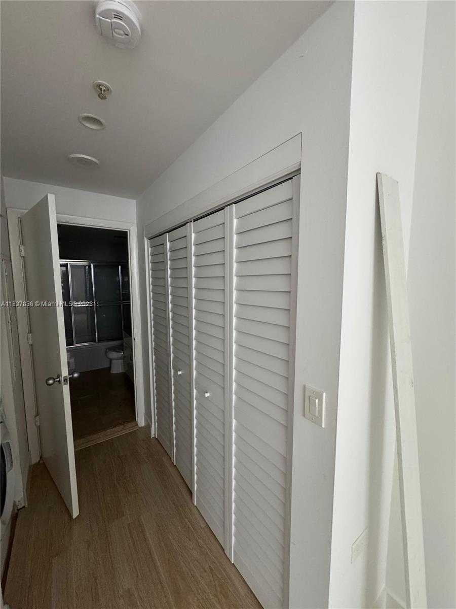 Small Image of 801 BRICKELL KEY BLVD #1005, Miami Number 12