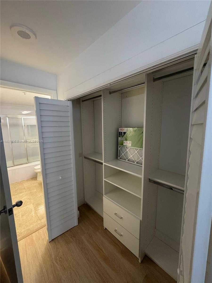 Small Image of 801 BRICKELL KEY BLVD #1005, Miami Number 15