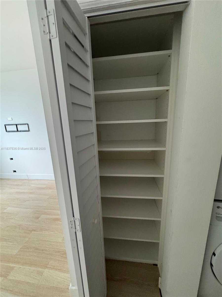 Small Image of 801 BRICKELL KEY BLVD #1005, Miami Number 16