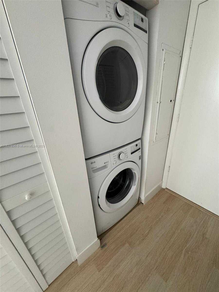 Small Image of 801 BRICKELL KEY BLVD #1005, Miami Number 23