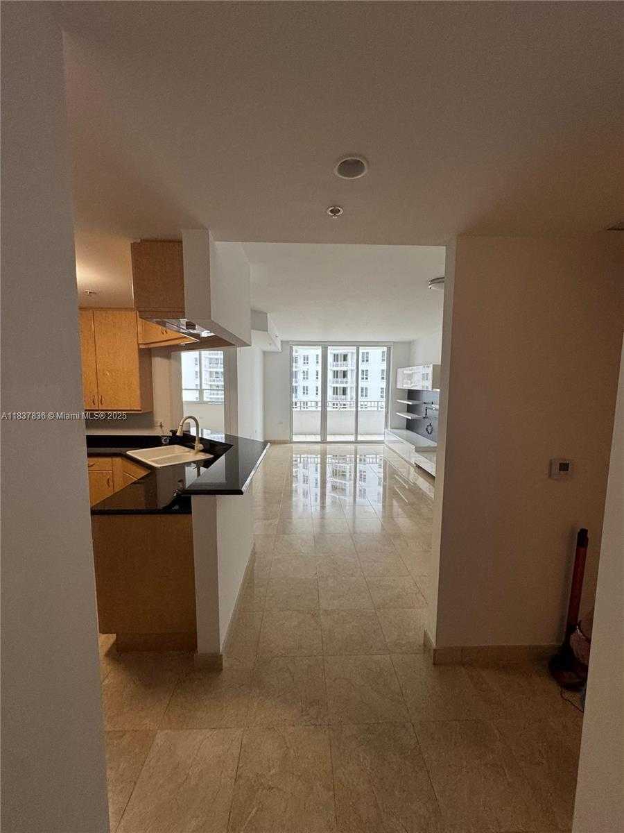 Small Image of 801 BRICKELL KEY BLVD #1005, Miami Number 3
