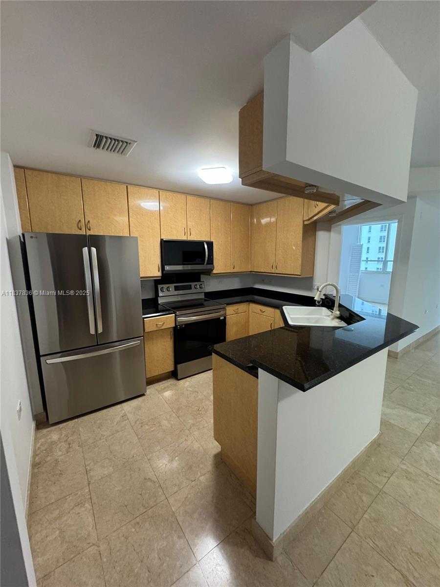 Small Image of 801 BRICKELL KEY BLVD #1005, Miami Number 4
