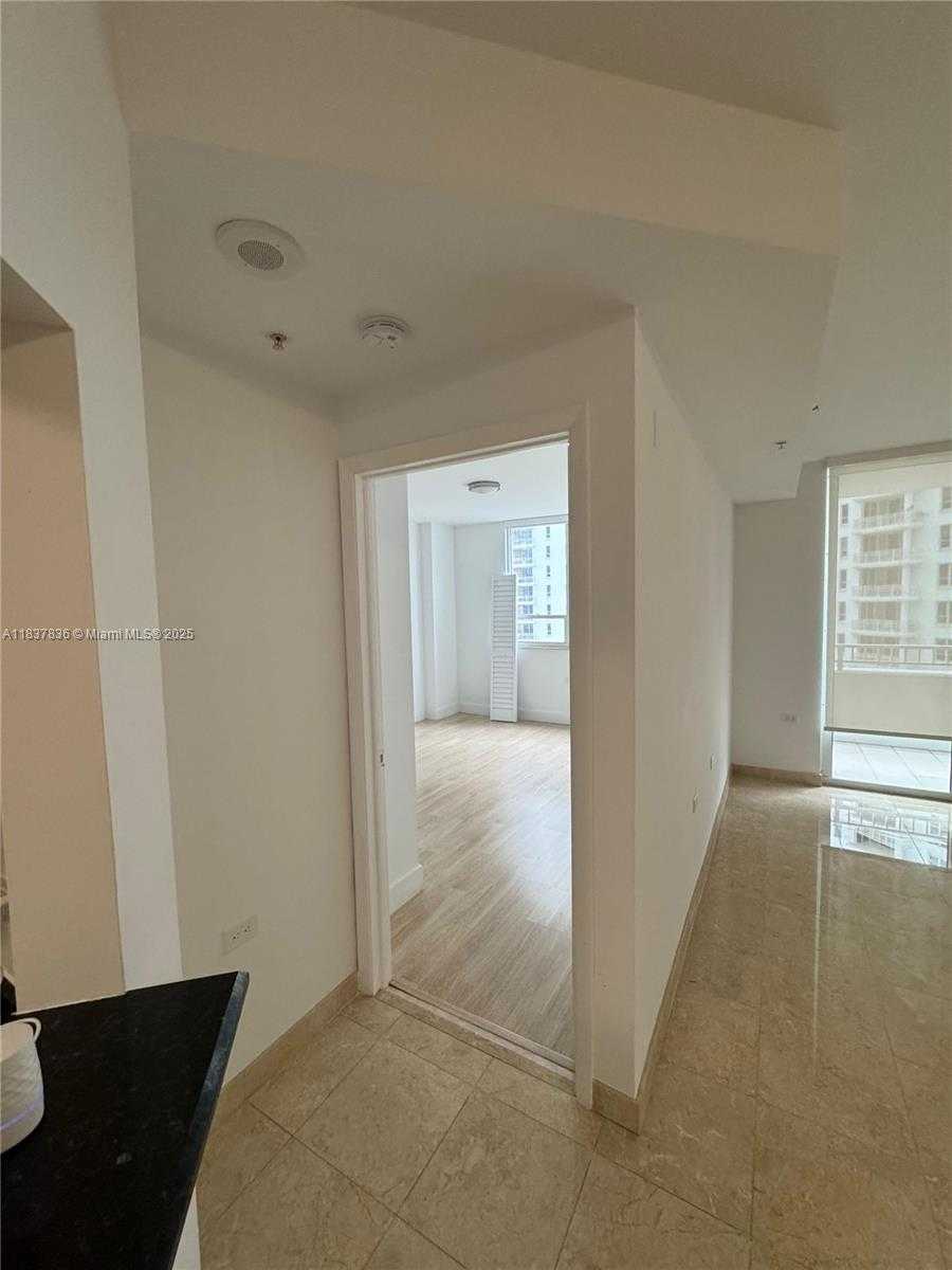 Small Image of 801 BRICKELL KEY BLVD #1005, Miami Number 7