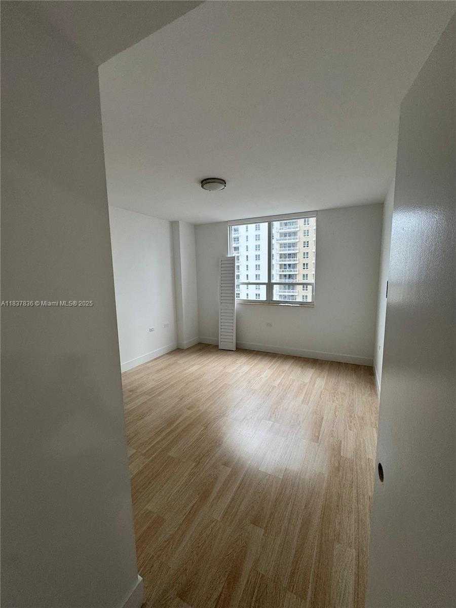 Small Image of 801 BRICKELL KEY BLVD #1005, Miami Number 9