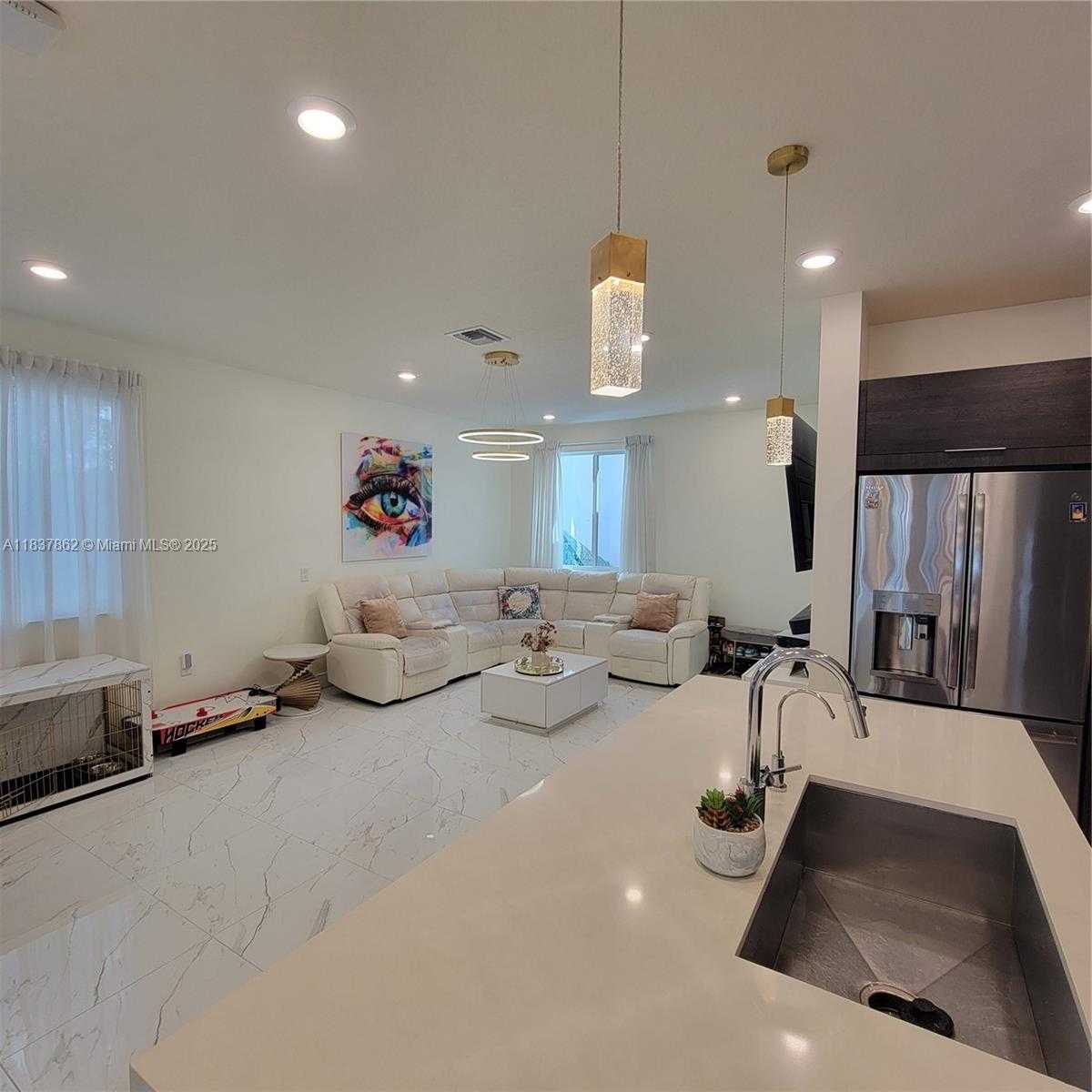Small Image of 10440 NORTH WEST 67TH ST #10440, Doral Number 11